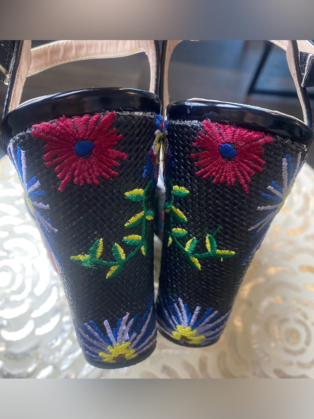 Betsey Johnson Spenser Floral Embroidered Gingham Platform Wedge Sandals Size 9 - Picture 10 of 12